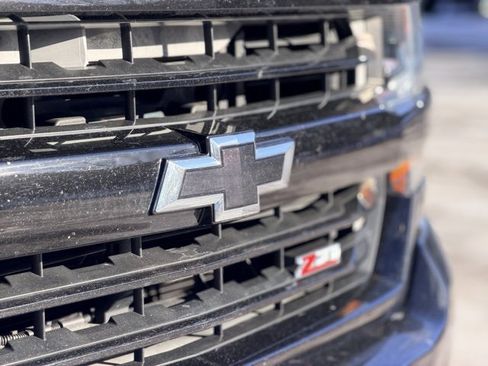 Used 2017 Chevrolet Silverado 1500 LT w/ Midnight Edition image 28