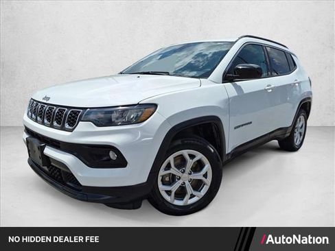 Used 2024 Jeep Compass Latitude AWD/4WD image 1