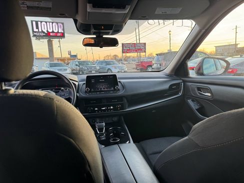 Used 2024 Nissan Rogue SV image 17