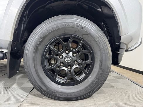 Used 2022 Toyota Tacoma SR5 RWD image 27