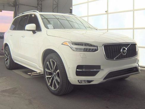 Used 2018 Volvo XC90 T6 Momentum w/ Convenience Package image 6