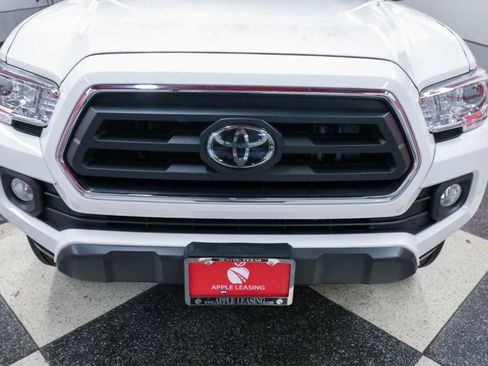 Used 2022 Toyota Tacoma SR5 RWD image 4
