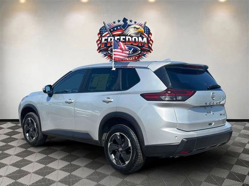 Used 2024 Nissan Rogue SV AWD/4WD image 5