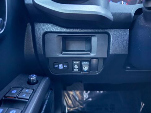 Used 2017 Toyota Tacoma TRD Off-Road AWD/4WD image 30