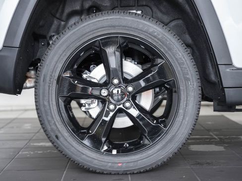 New 2025 Jeep Grand Cherokee Altitude image 17