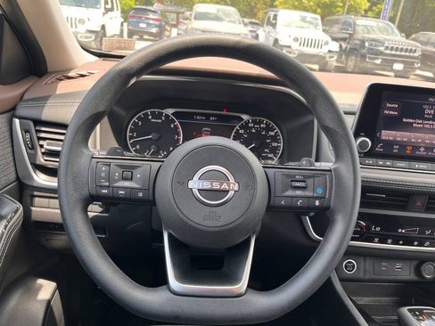 Used 2023 Nissan Rogue SV AWD/4WD image 22