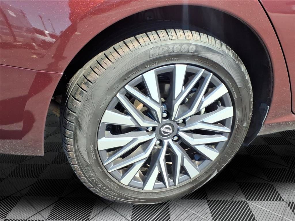 Used 2025 Nissan Altima 2.5 SV AWD/4WD image 29