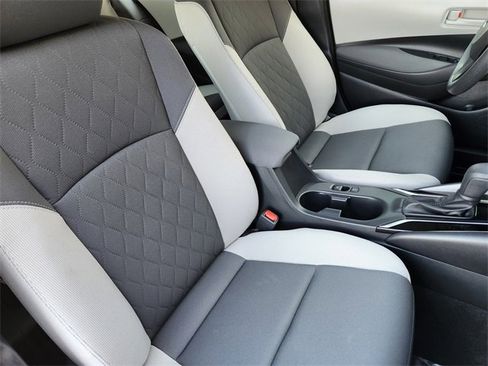 Used 2025 Toyota Corolla LE image 10