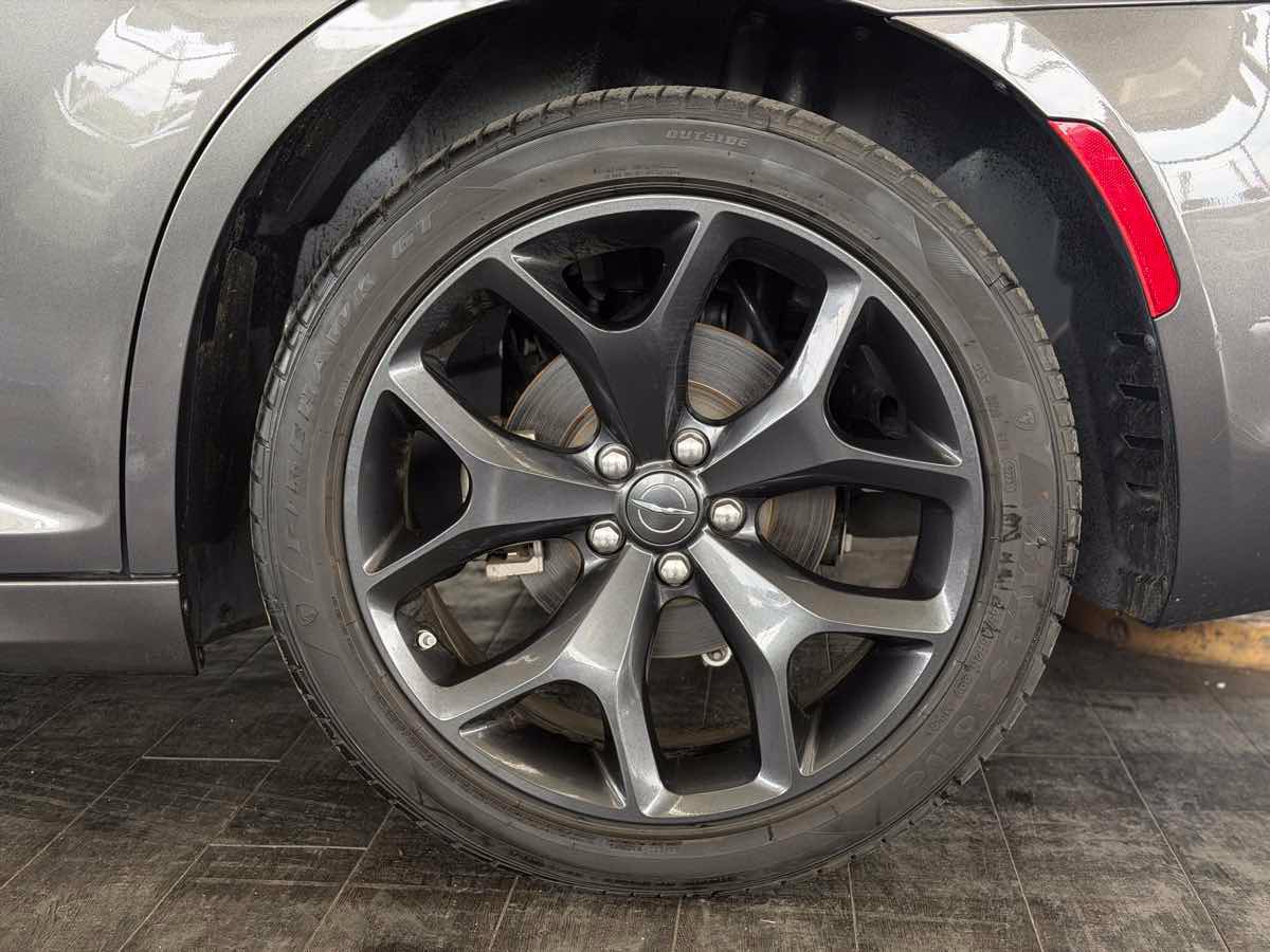 Used 2023 Chrysler 300 Touring L w/ Safetytec Plus Group RWD image 22
