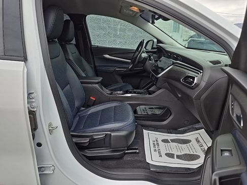 Used 2022 Chevrolet Bolt EUV LT w/ Convenience Package image 38