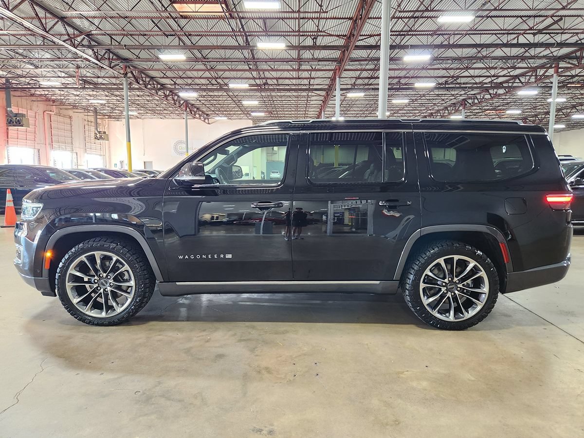 Used 2022 Jeep Wagoneer Series III w/ Premium Group I AWD/4WD image 7
