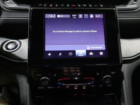 Used 2023 Jeep Grand Cherokee Altitude image 27