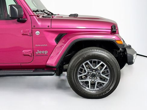 Used 2024 Jeep Wrangler Unlimited Sahara w/ Technology Group AWD/4WD image 41