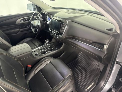 Used 2021 Chevrolet Traverse LT w/ LT Premium Package image 13