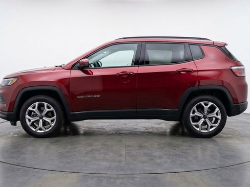 Used 2025 Jeep Compass Latitude image 5
