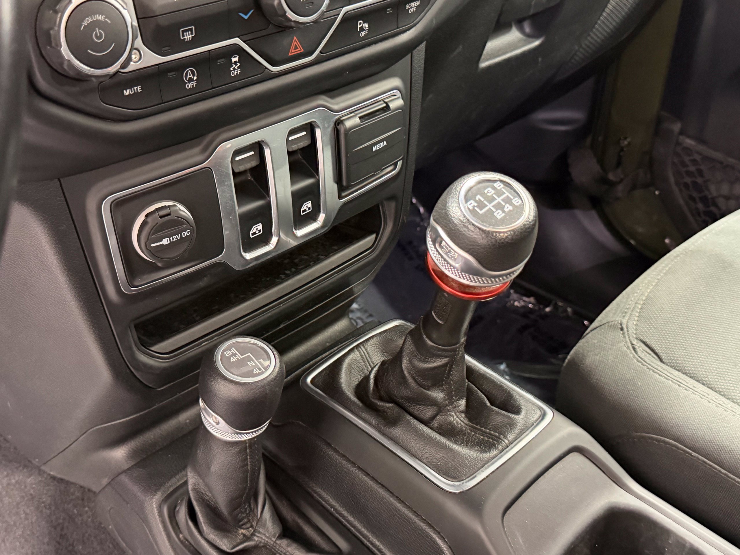 Used 2021 Jeep Wrangler Sport AWD/4WD image 31