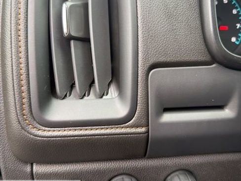 Used 2022 GMC Canyon AT4 image 40