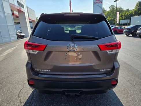 Used 2017 Toyota Highlander XLE AWD/4WD image 7