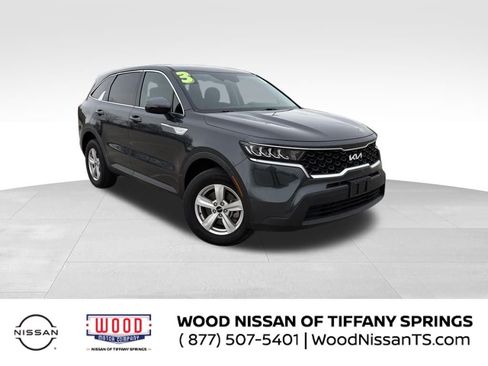 Used 2023 Kia Sorento LX image 1
