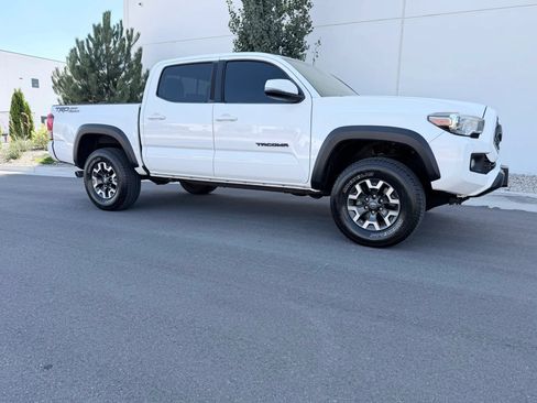 Used 2019 Toyota Tacoma TRD Off-Road w/ TRD Premium Off Road Package RWD image 10