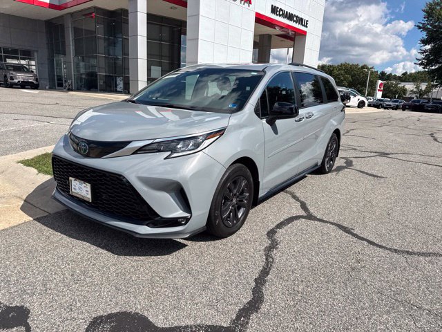 Used 2024 Toyota Sienna XSE w/ XSE Plus Package AWD/4WD image 2