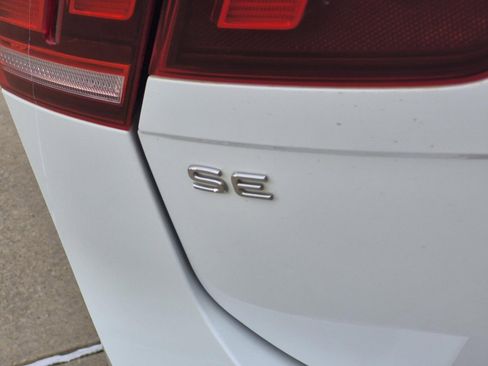 Used 2022 Volkswagen Tiguan SE R-Line image 8