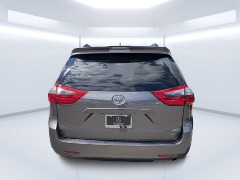 Used 2020 Toyota Sienna LE FWD image 4