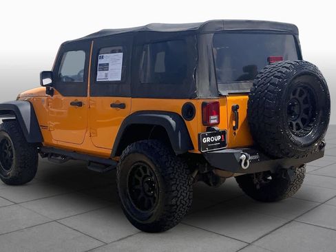 Used 2012 Jeep Wrangler Unlimited Rubicon w/ Connectivity Group AWD/4WD image 11
