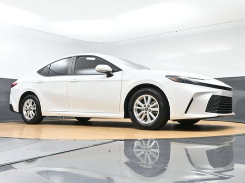 Used 2025 Toyota Camry LE FWD image 48