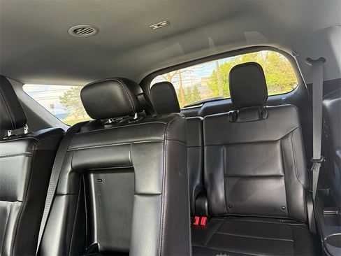 Used 2023 Ford Explorer XLT w/ Equipment Group 202A image 27
