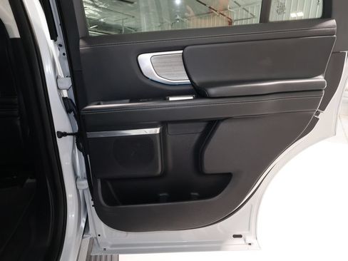 Used 2025 Ford Expedition Platinum AWD/4WD image 20