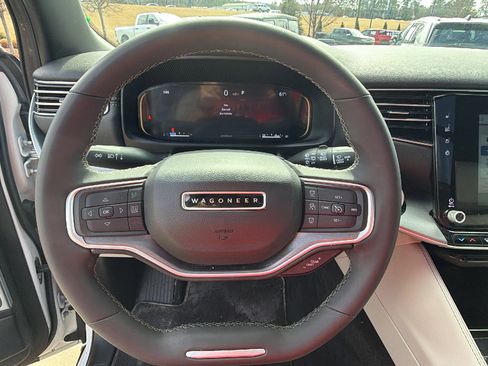 Used 2025 Jeep Wagoneer 4WD w/ Premium Group I image 29