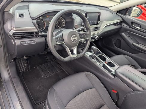 Used 2024 Nissan Altima 2.5 SV FWD image 14