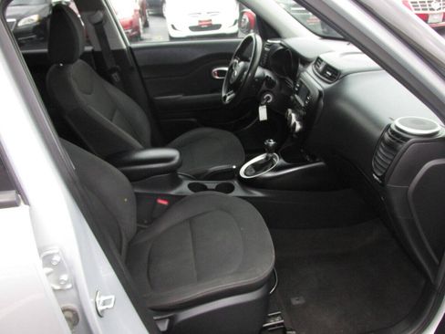 Used 2015 Kia Soul FWD image 26