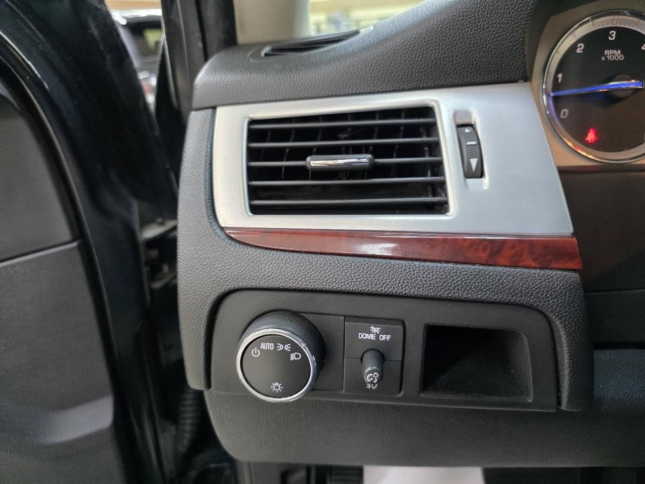 Used 2012 Cadillac Escalade Luxury RWD image 36