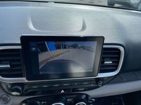 Used 2025 Hyundai Venue SEL image 11