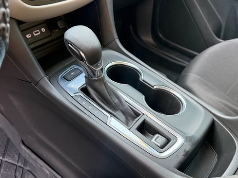 Used 2023 Chevrolet Equinox LS w/ LS Convenience Package image 9