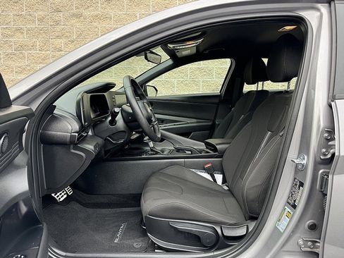 Used 2025 Hyundai Elantra Sport FWD image 23