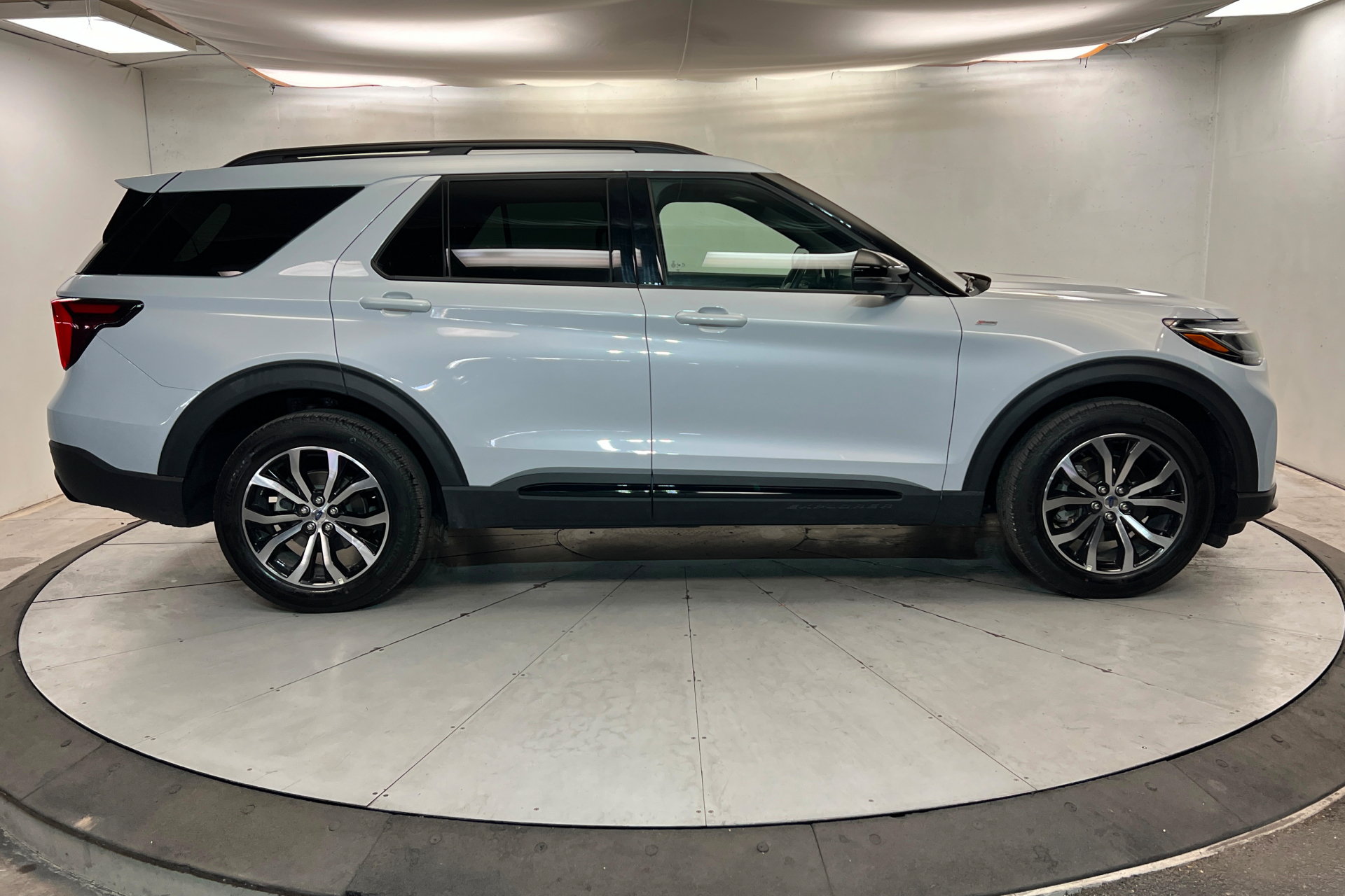 Used 2026 Ford Explorer ST-Line AWD/4WD image 6