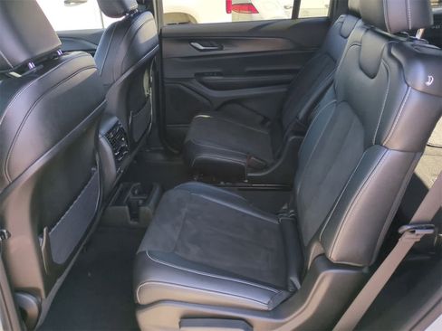 Used 2023 Jeep Grand Cherokee L Altitude image 20