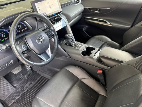 Certified 2023 Toyota Venza Limited image 9