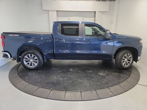 Used 2021 Chevrolet Silverado 1500 LT w/ Convenience Package II AWD/4WD image 11