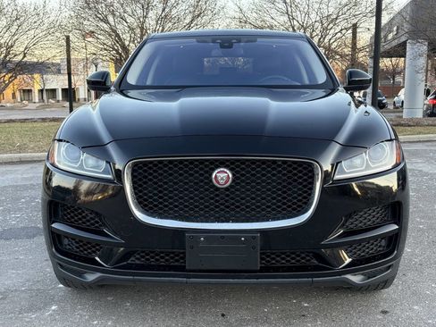 Used 2018 Jaguar F-PACE image 3