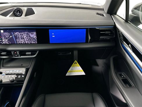 Certified 2025 Porsche Macan Electric RWD image 31