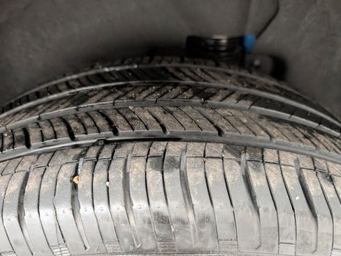 Used 2024 GMC Terrain SLT w/ Infotainment Package II image 22