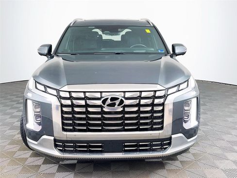 Used 2023 Hyundai Palisade Calligraphy FWD image 2