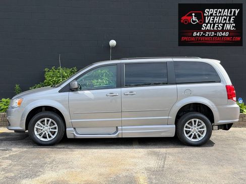 Used 2016 Dodge Grand Caravan SXT w/ UConnect Hands-Free Group FWD image 8