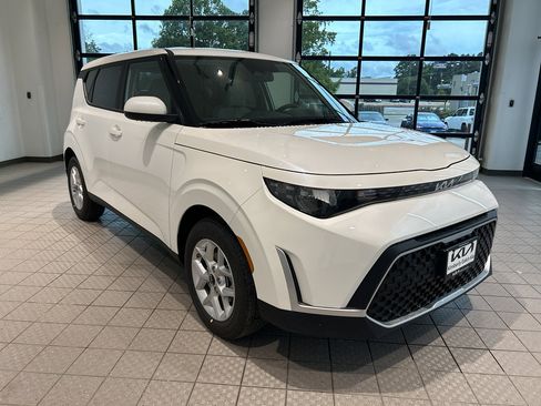 Used 2025 Kia Soul LX w/ LX Technology Package image 7