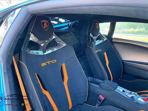 Used 2022 Lamborghini Huracan STO image 9