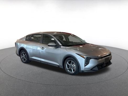 Used 2025 Kia K4 LXS image 2